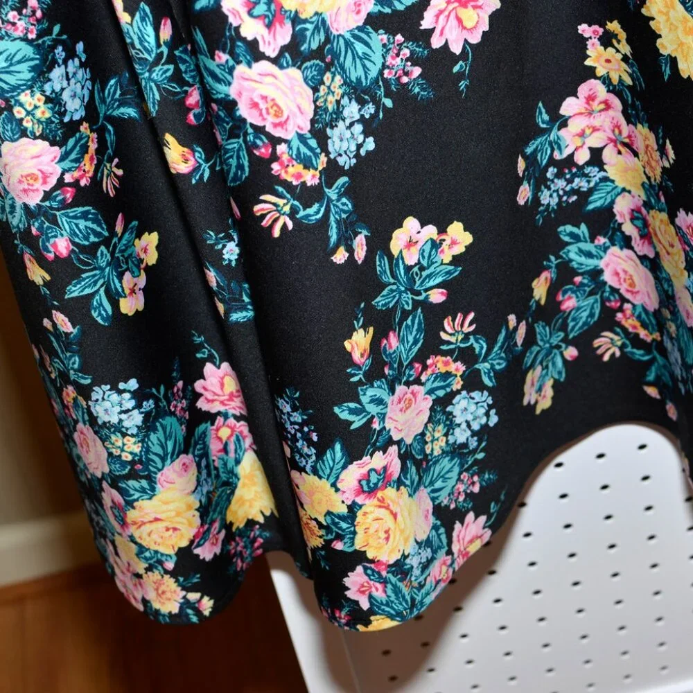 Plus Size 2X Ashley Nell Tipton Vintage Style Floral On Black Midi Skirt - Picture 4 of 12